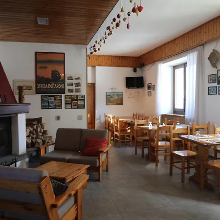 Casa Della Neve ホテル