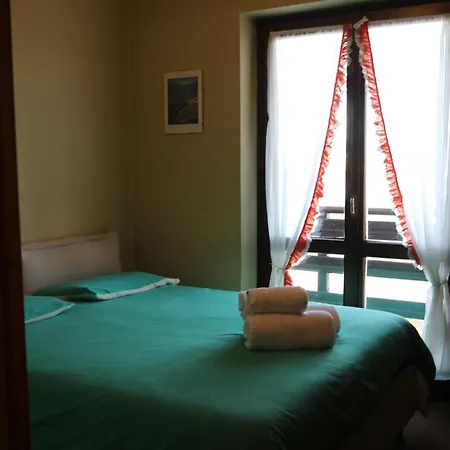 卡萨德拉尼夫酒店 酒店 *