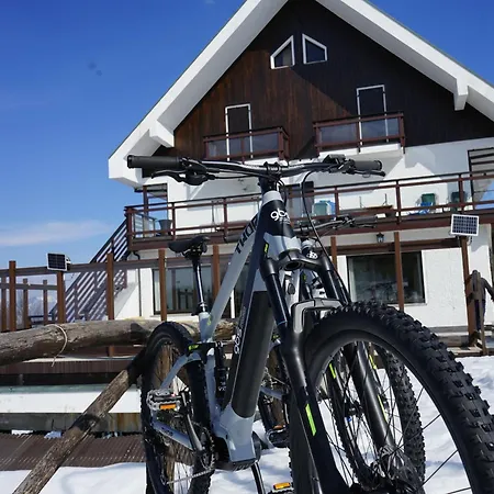 卡萨德拉尼夫酒店 *